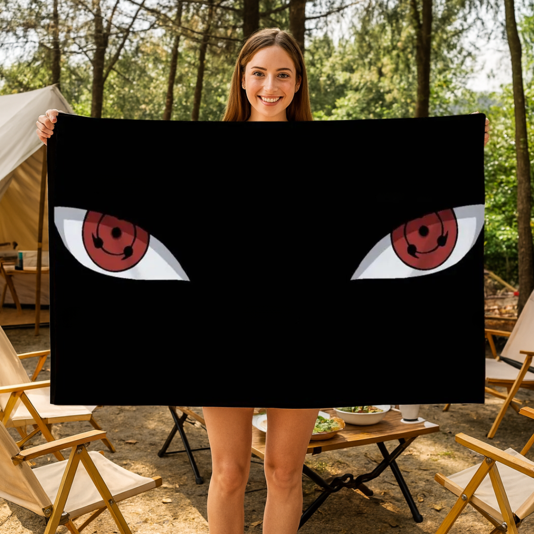Bandera Itachi Uchiha "Sharingan Despierto" – Naruto™