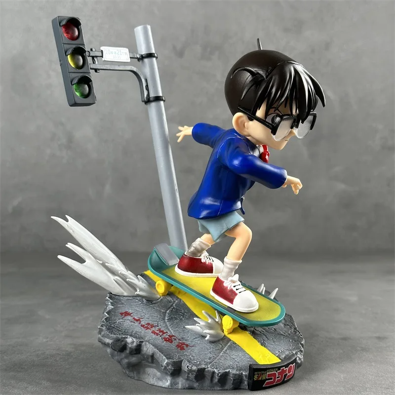 Figura Conan "Monopatín" - Detective Conan™