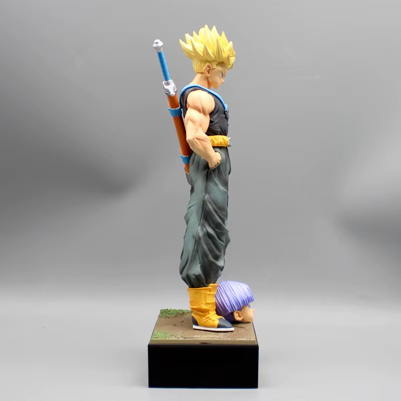 Figura Mirai Trunks SSJ - Dragon Ball Z™